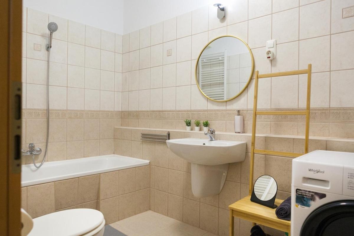 Bao An Center - Free Parking Apartment Budapest